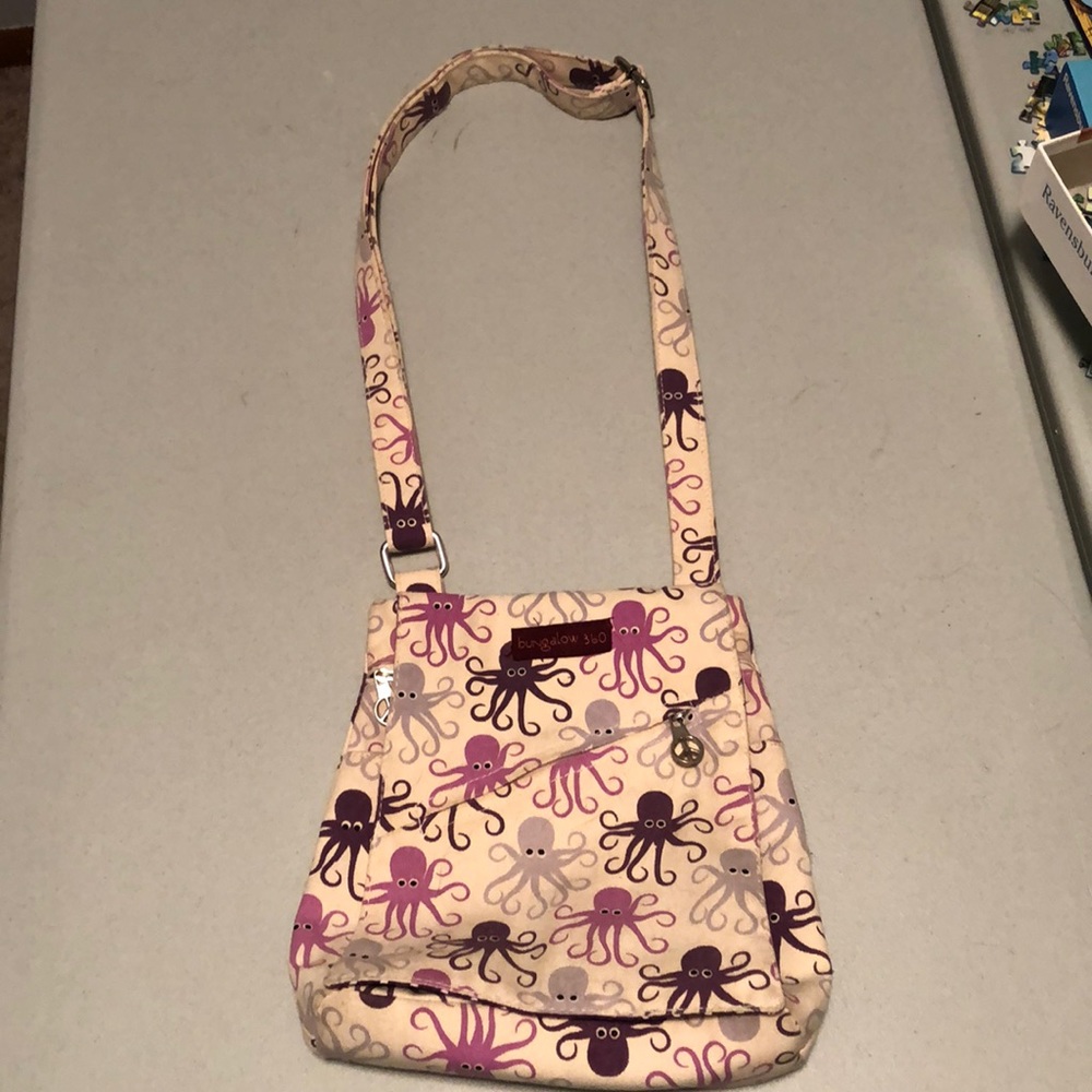 Bungalow 360 Small Messenger
